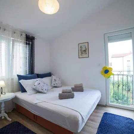 Apartment With A Parking Space Kastel Stafilic, - 20763 *